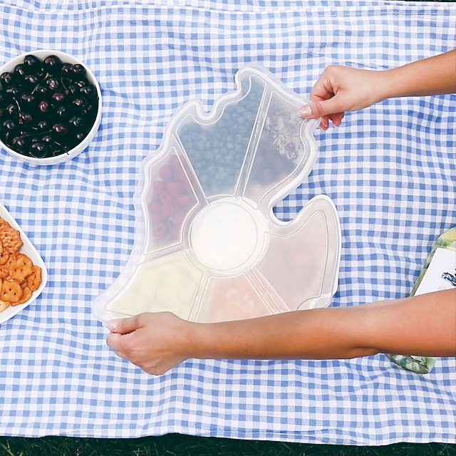 Amazon.com: KOLORAE Michigan Serving Tray - Unique 7 Compartment